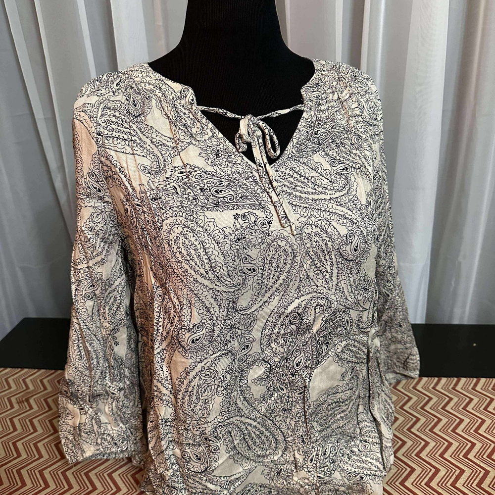 Como Vintage Paisley Tie-Neck Blouse - Black and White